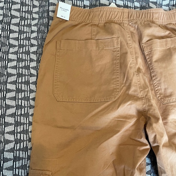 Abercrombie Brown Cargo Pants NWT - Picture 2 of 10